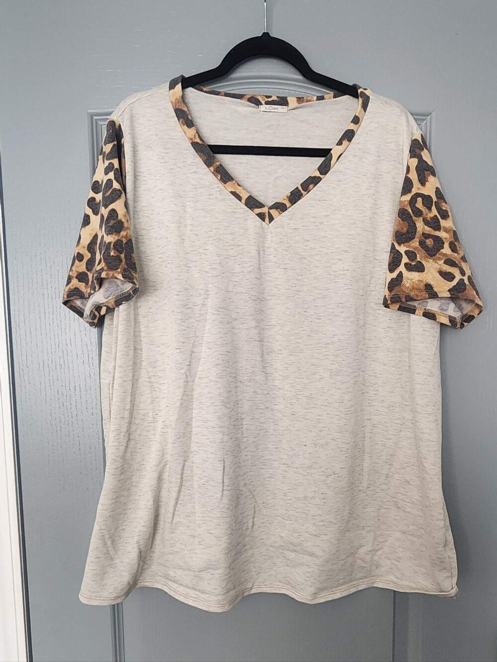 Leopard Trim V-Neck Tee - Cream